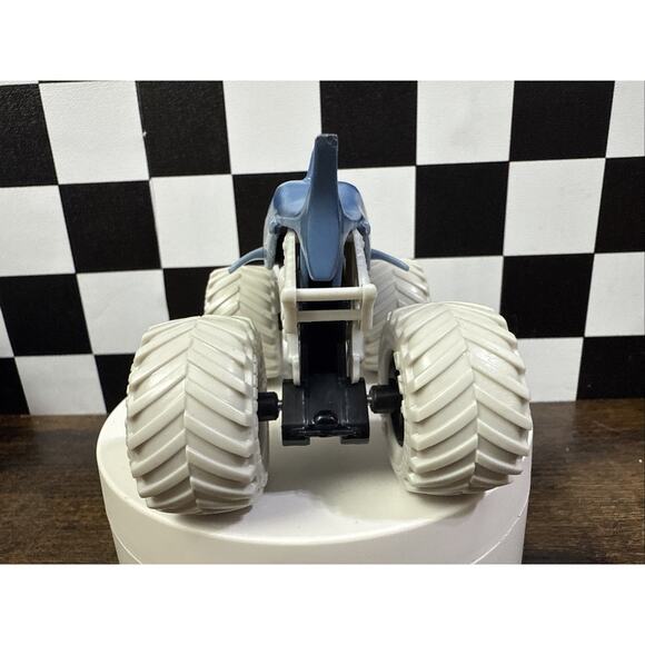 Monster Jam Megalodon Spin Master Loose White Tires & Frame - Picture 3 of 8
